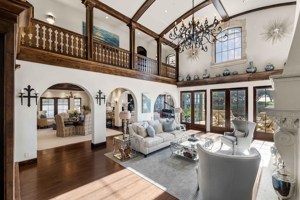 Stunning, Spacious Living Room 