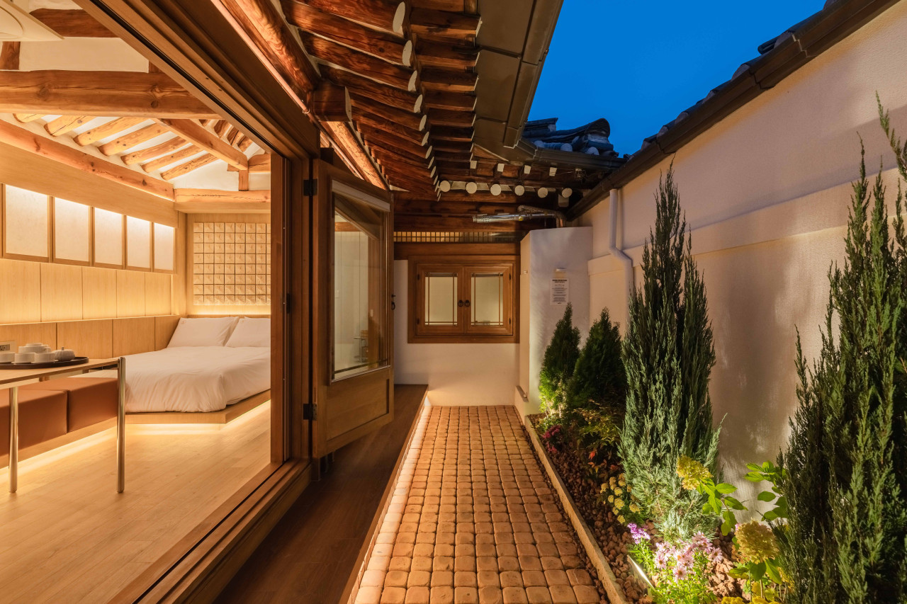 LUXURY HANOK WITH PRIVATE BATHTUB - SN20