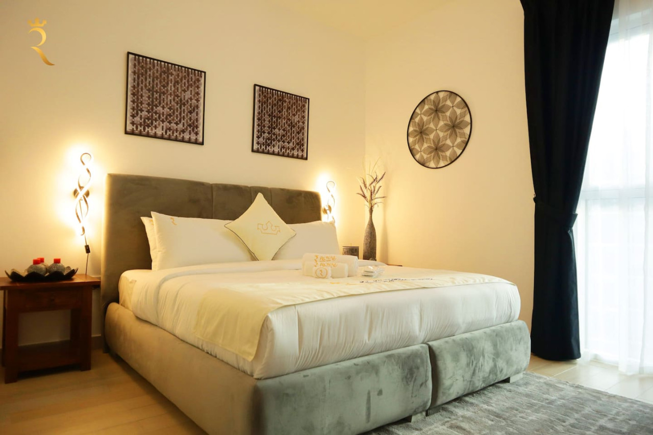 Property Image 2 - Gold & White Oasis: Yas Island Jewel 1BR Retreat.