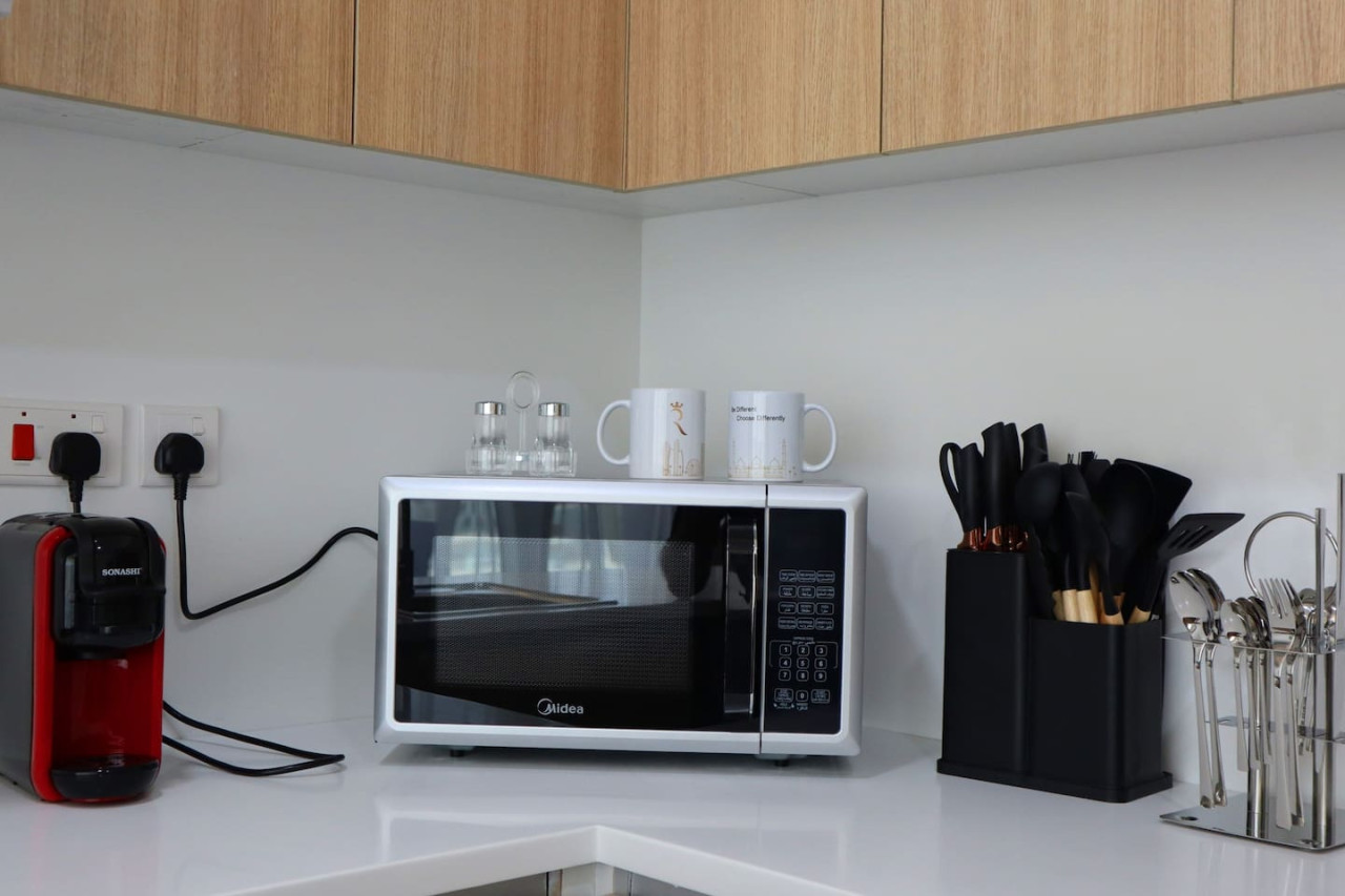 Tranquil Transit Haven: 2BR Retreat