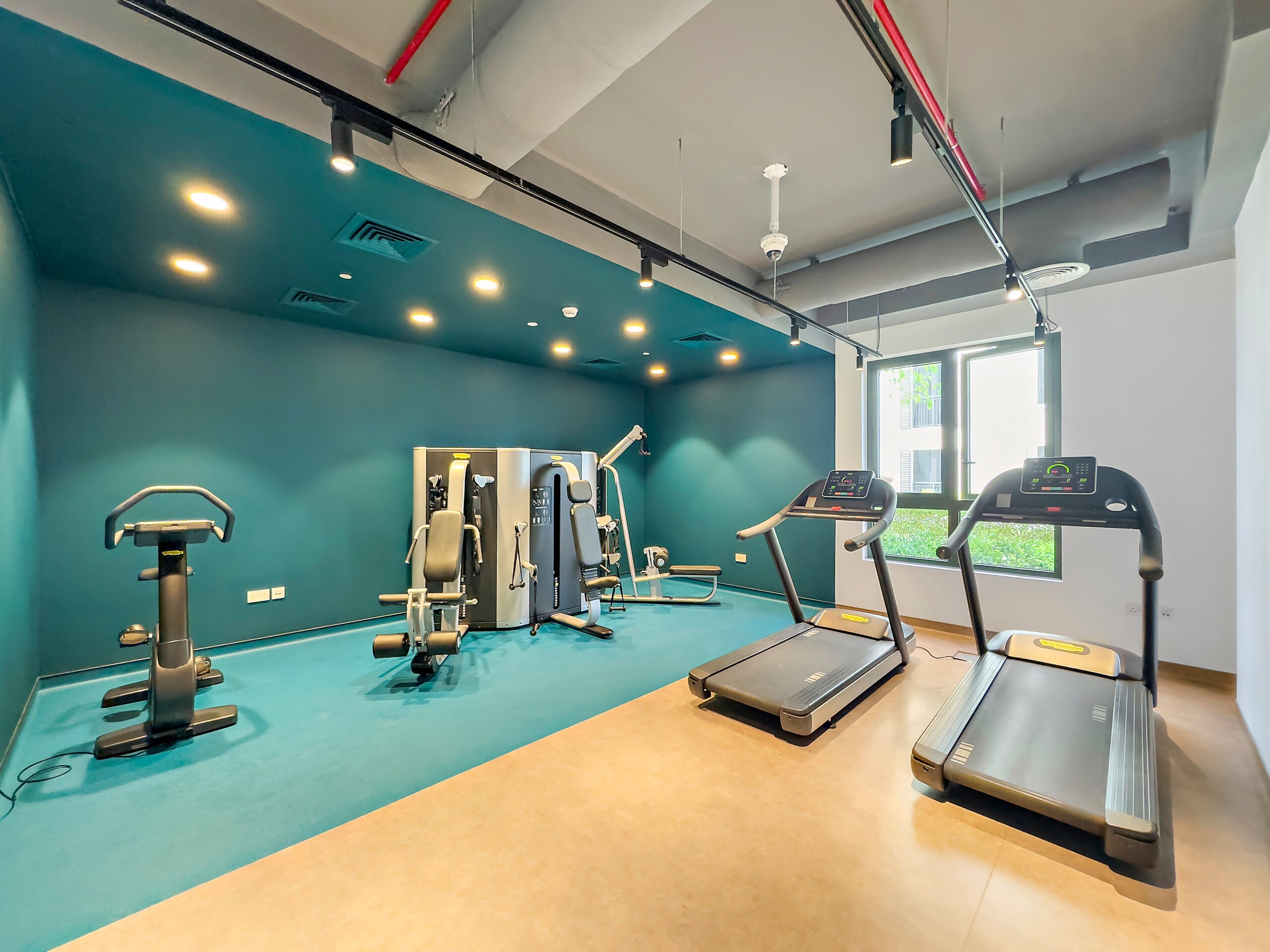 Modern & Brand New 1 BD With Beach Access 