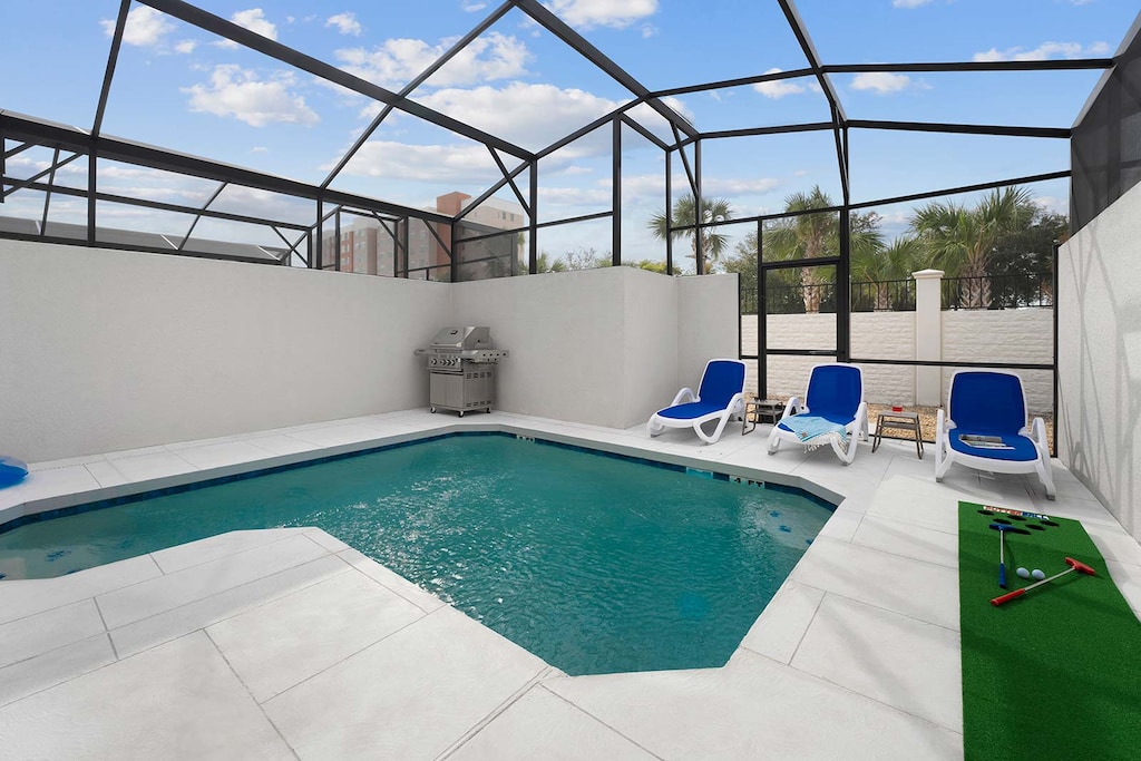 Private Pool & Patio