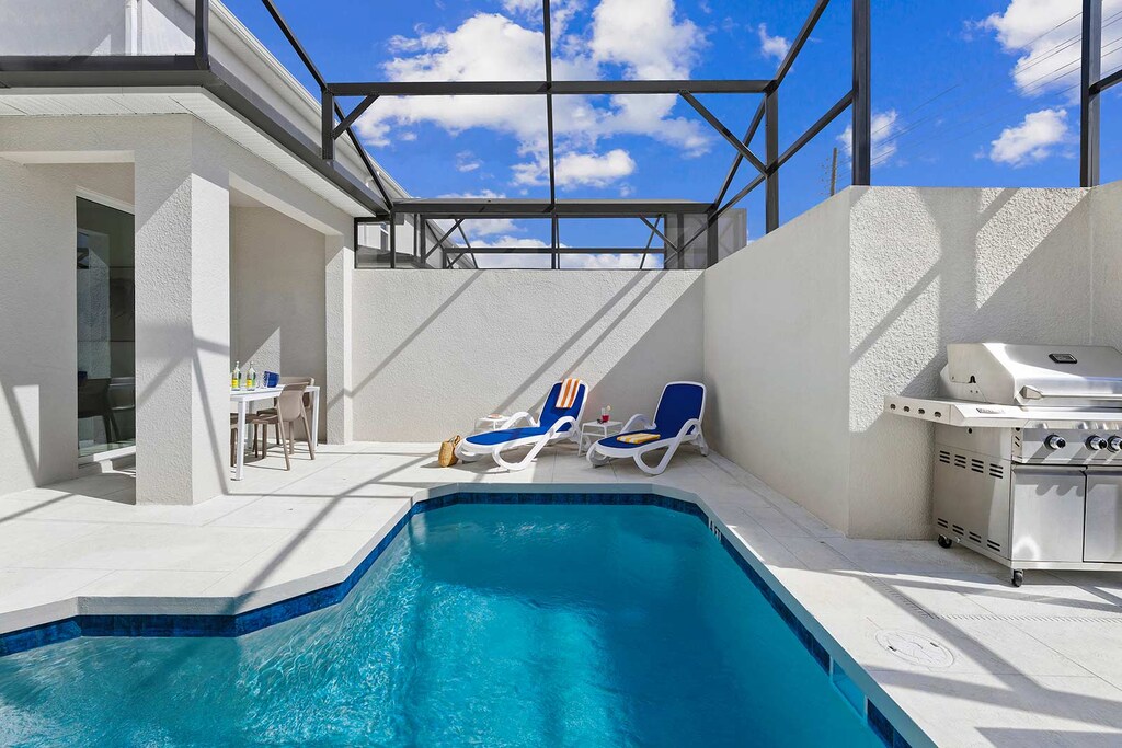 Private Pool & Patio