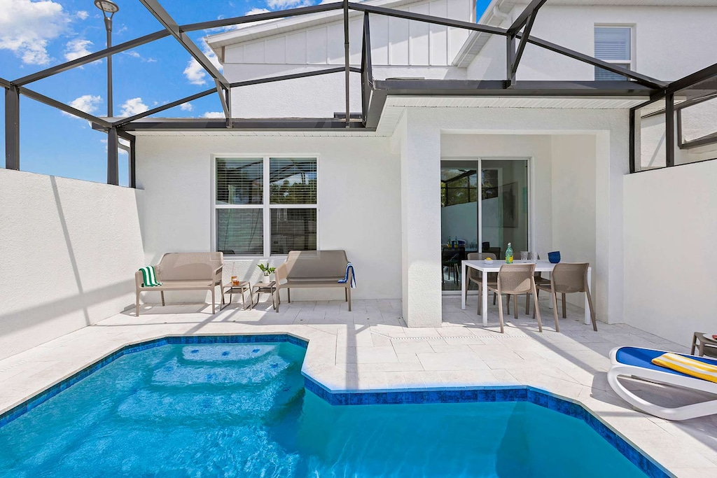 Private Pool & Patio *Highlight*