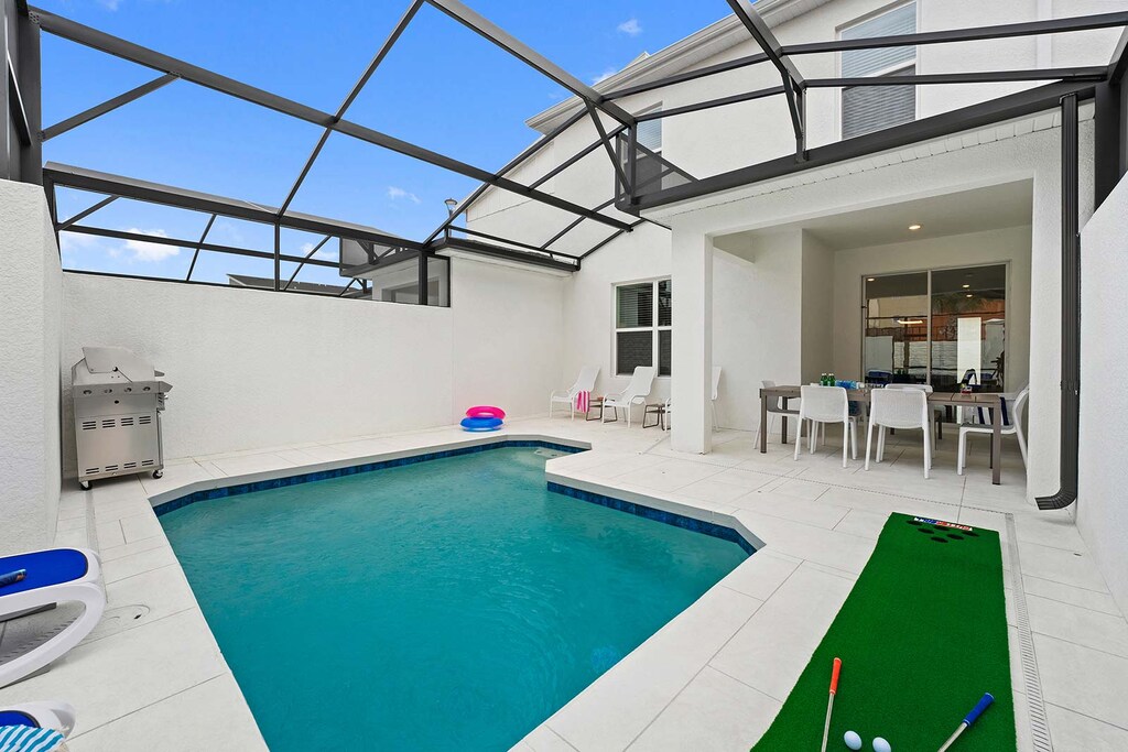 Private Pool & Patio