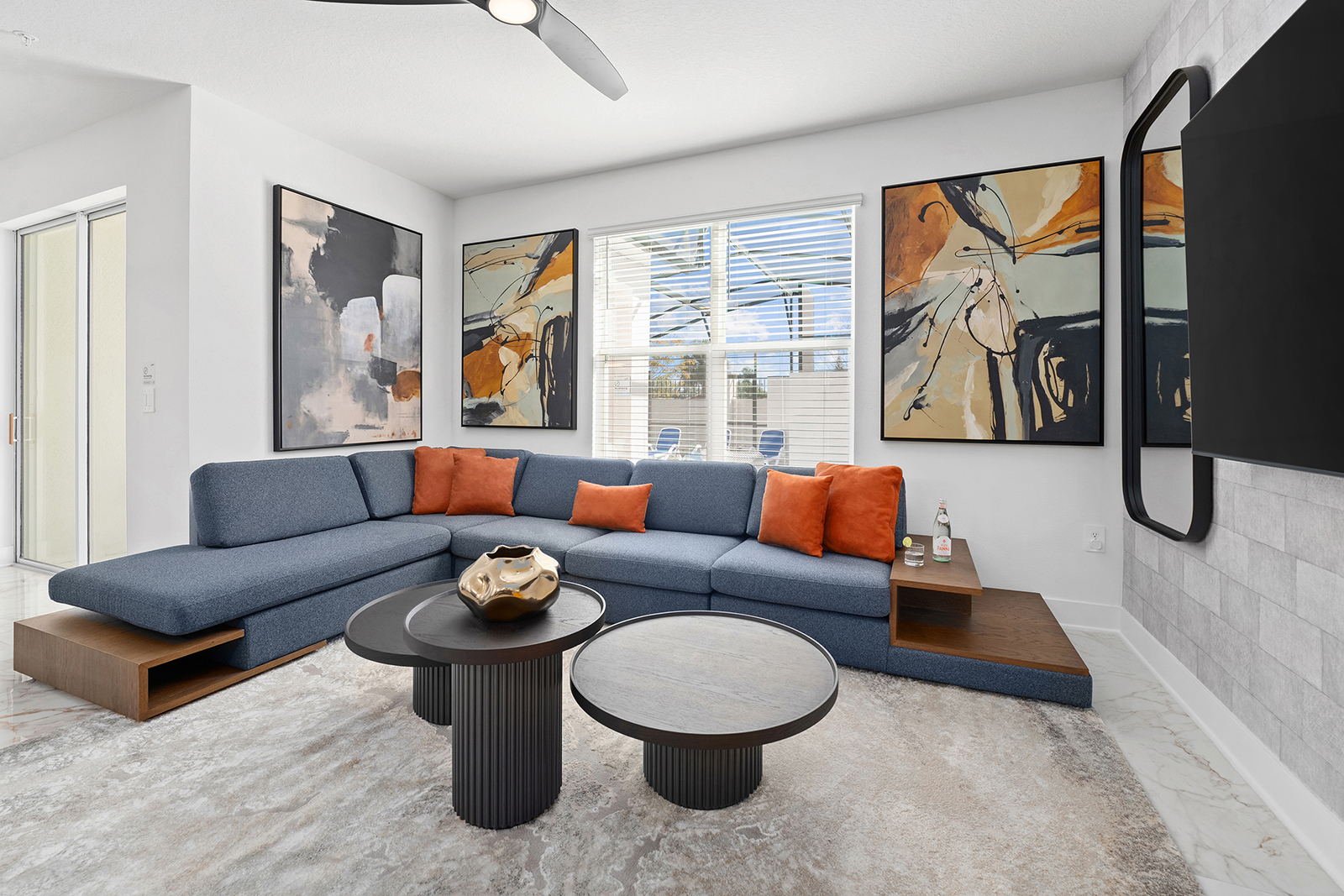 Living Room *Highlight*