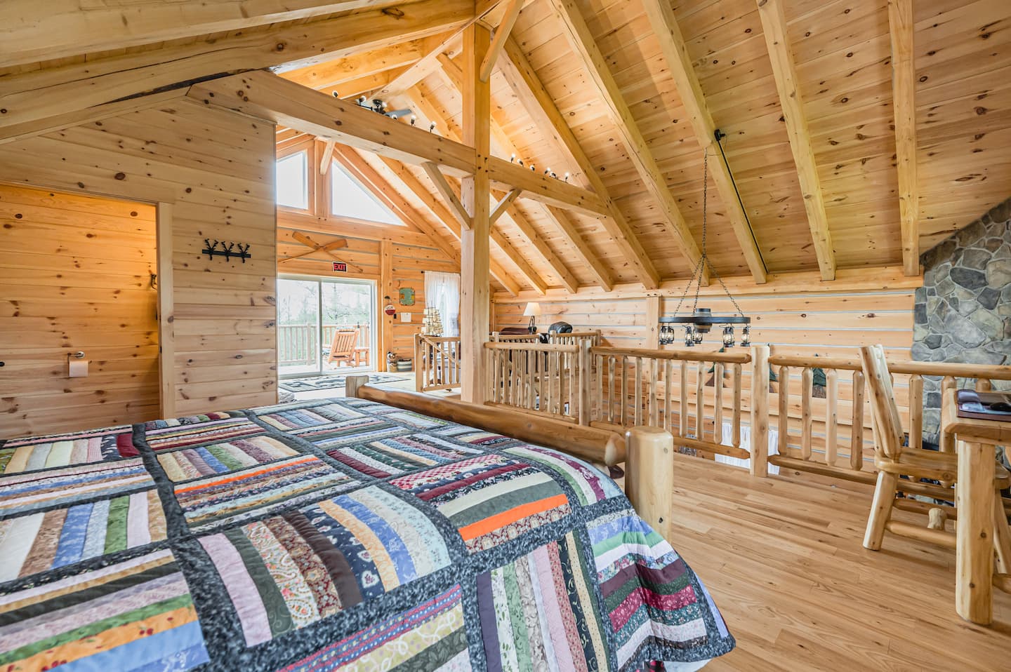 Rustic Luxury: Saw N' LogzzZ Cabin Getaway