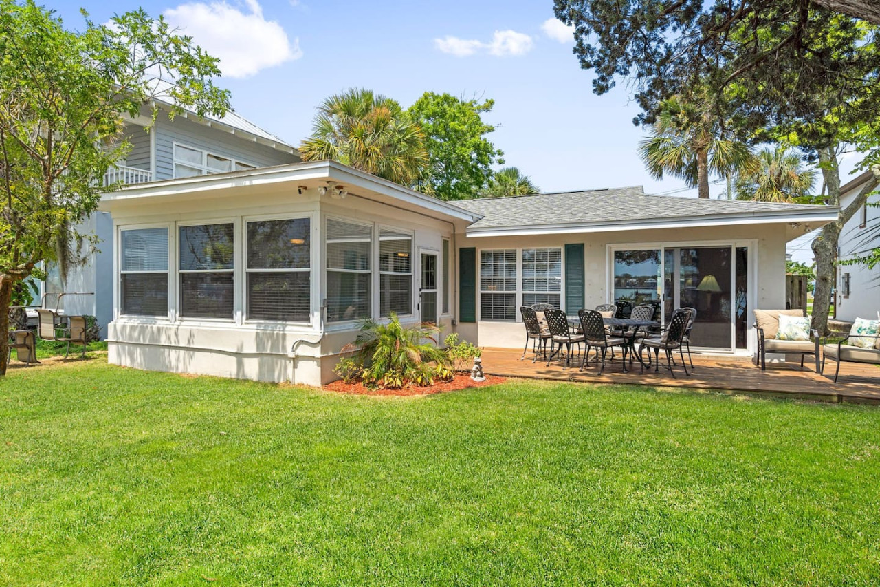 Property Image 1 - Bayfront Cottage -- Close to everything