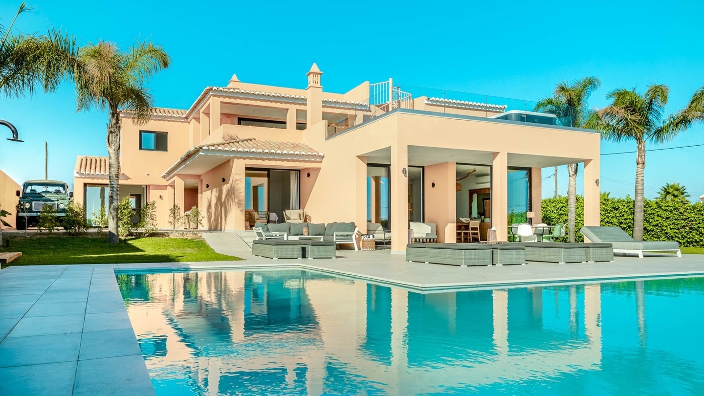 Property Image 2 - Coastal Villa in Albufeira with Infinity Pool & Jacuzzi