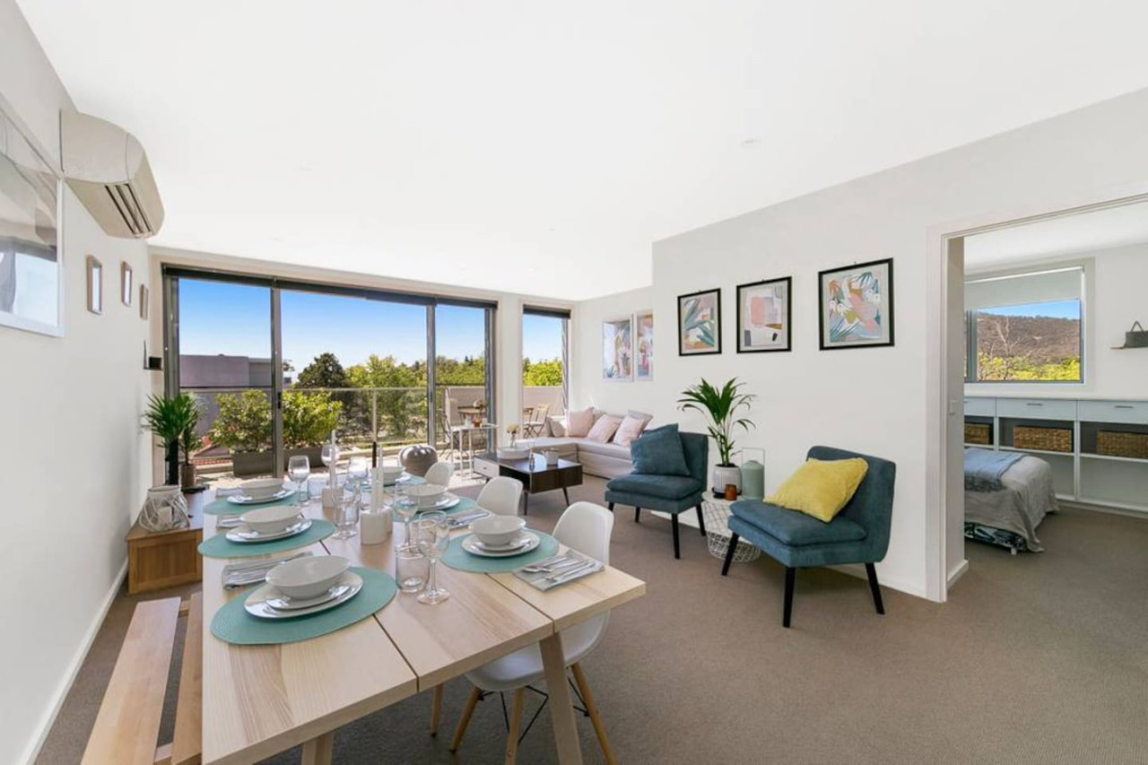 Property Image 1 - 3BR Braddon Flat, 8 mins walk to CBD