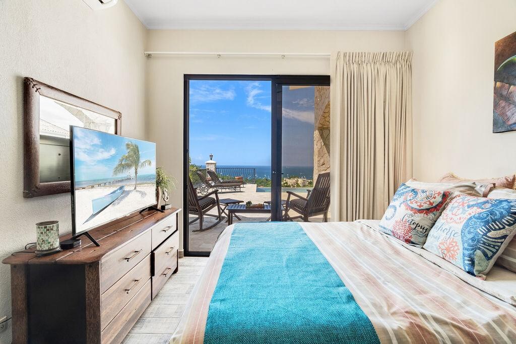 Bedroom #3 - Queen Bed with En Suite Bathroom