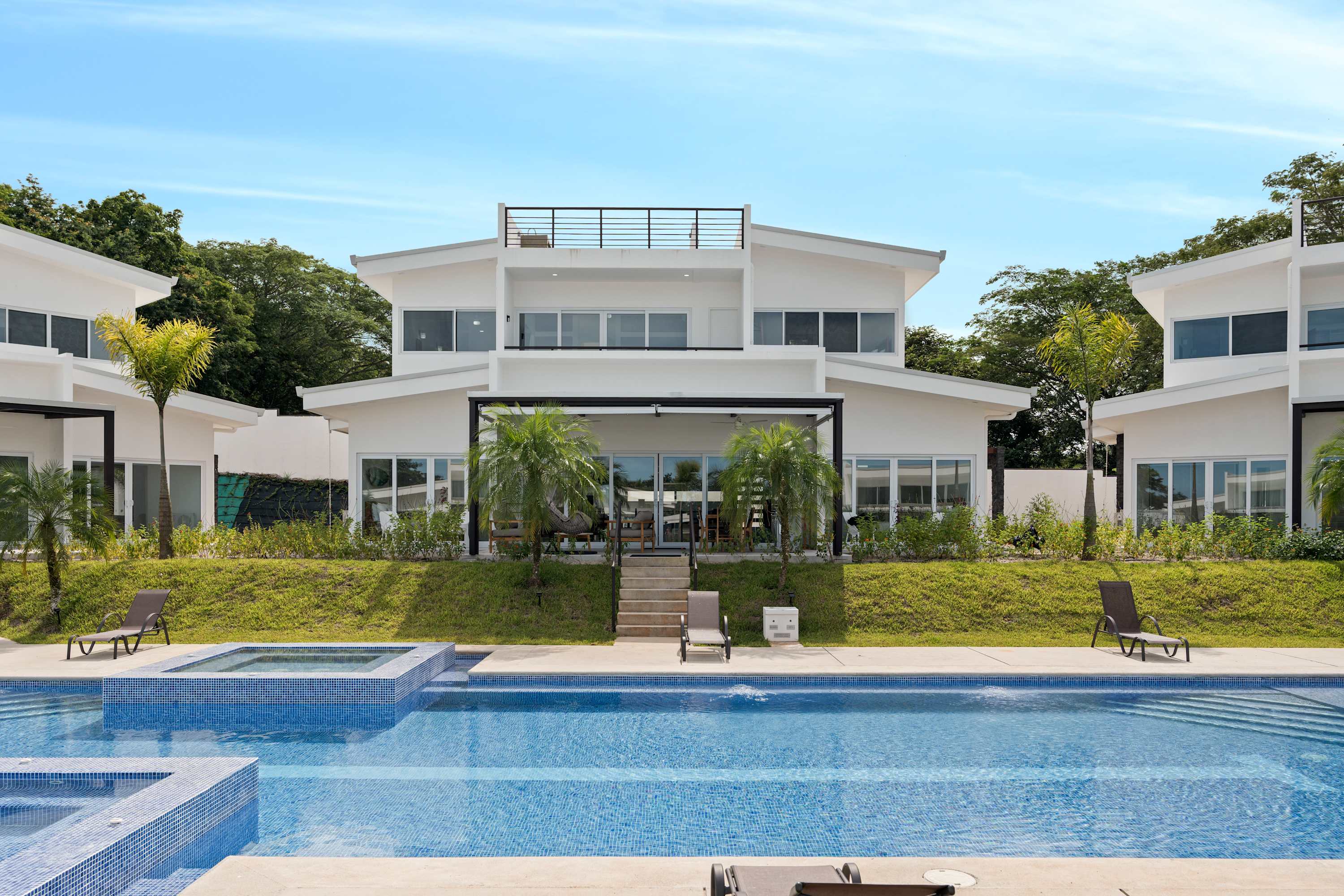 Property Image 1 - Modern Villa, 5 BD, 4 BA, Large Pool