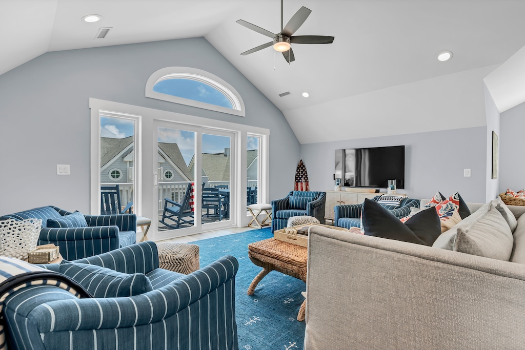 Enjoy the Smart TV and Sonos soundbar