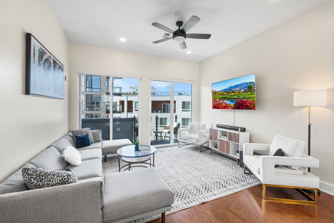 NoLibs GEM - 3 BDRM w Roof Deck