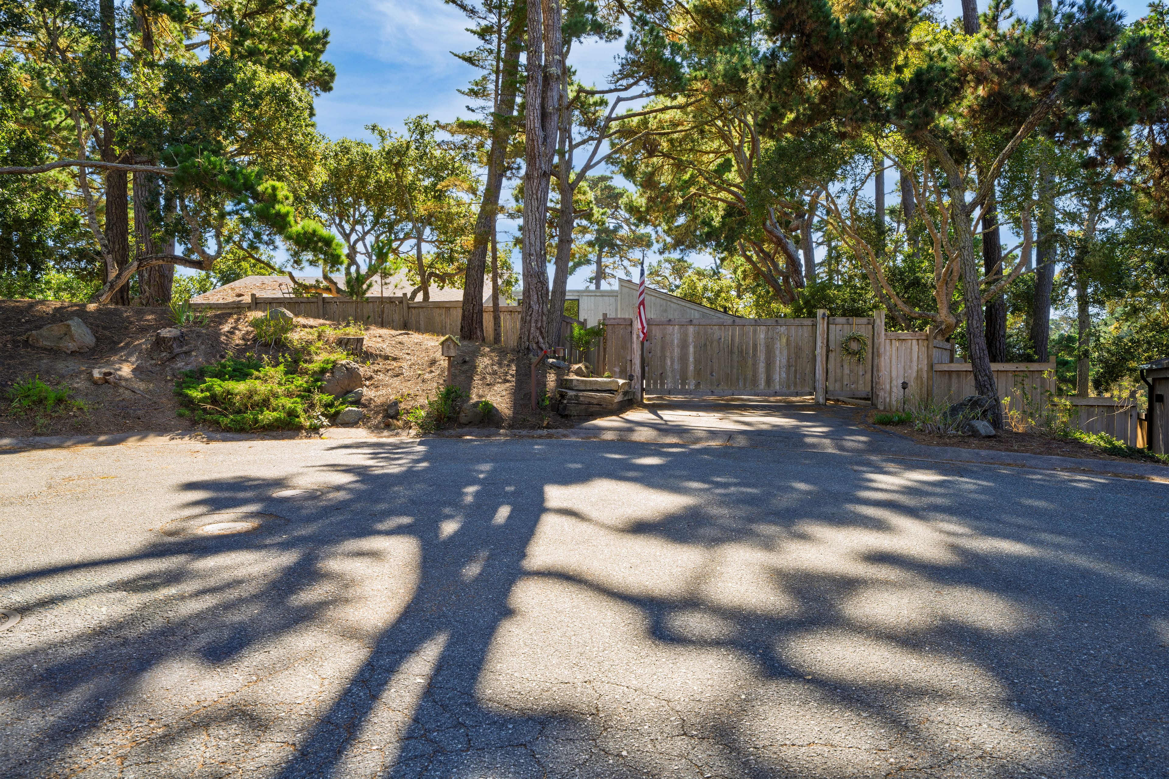 Serene Crest| A+ Design Near Beaches Serene Crest| A+ Design Near Beaches