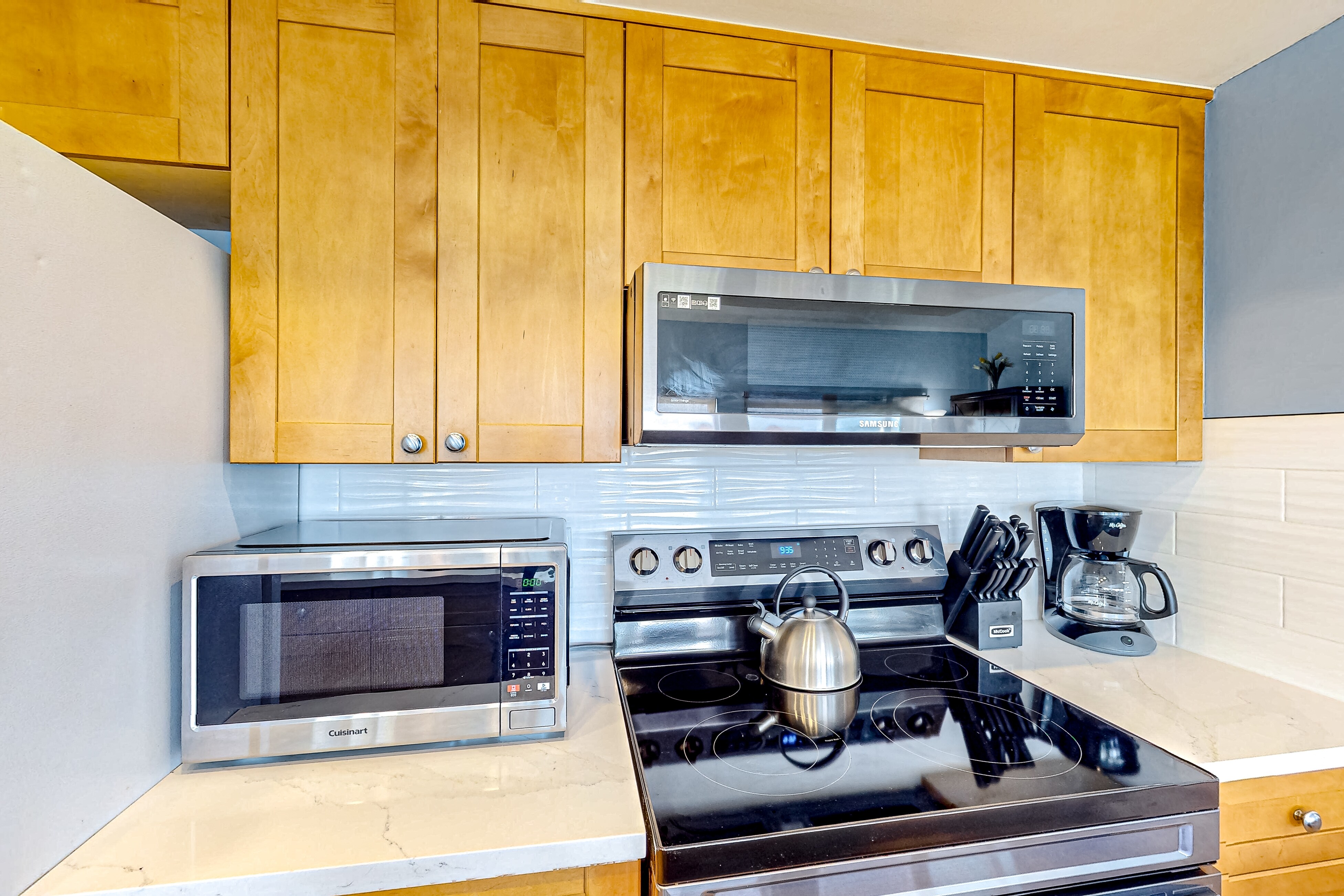 Water views and across the street from Gulf of Mexico, Loft, AC, Beach Gear