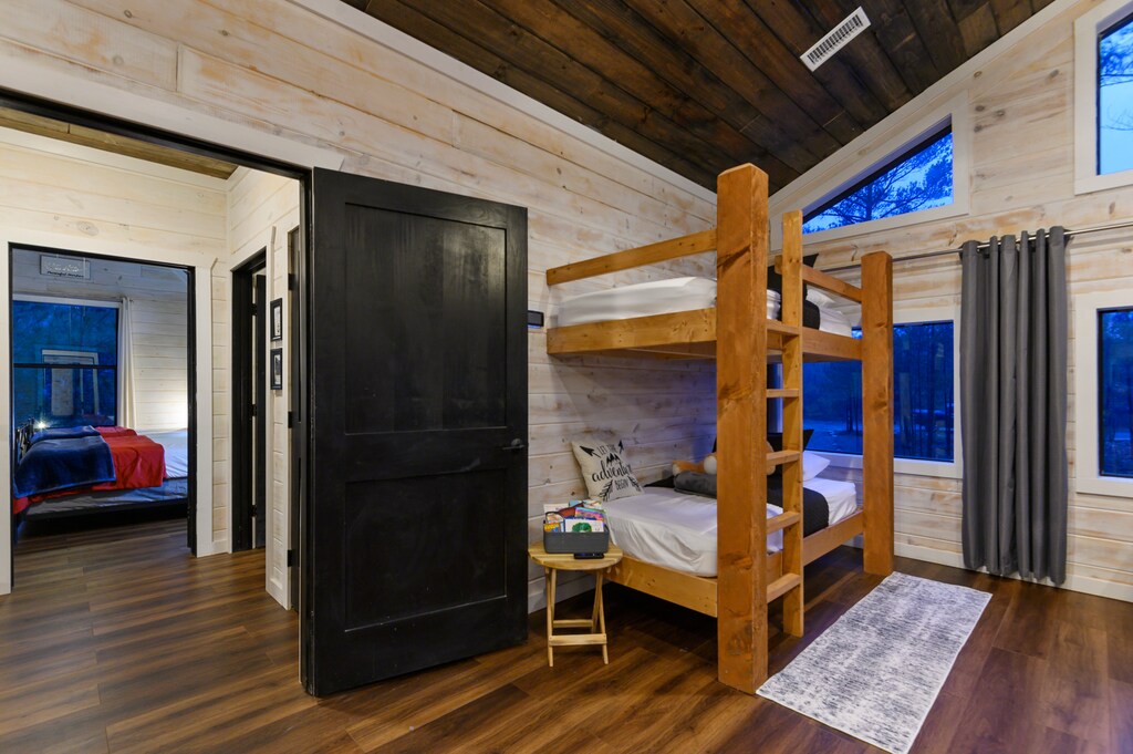 Bunkroom with easy acccess to the hallway bathroom