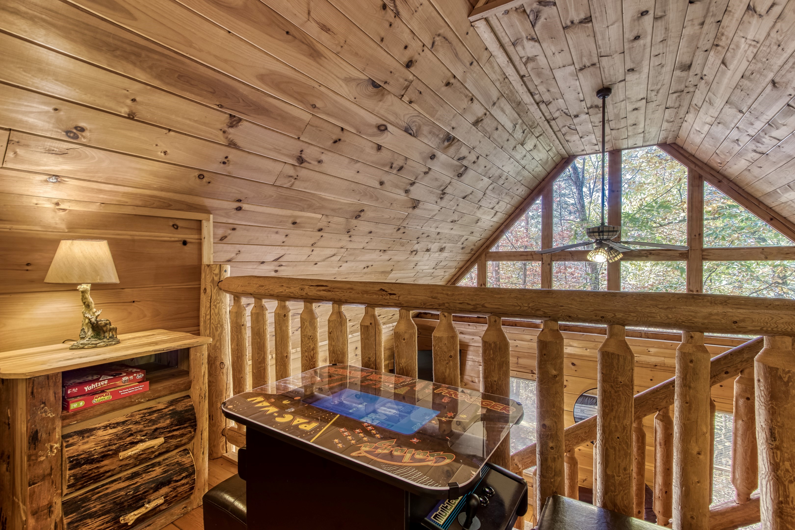 Dog Friendly, Quiet Chalet, Hot Tub, Fireplace