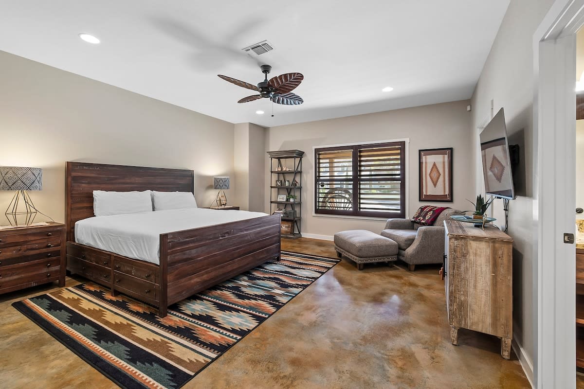 Bedroom 2 - King bed