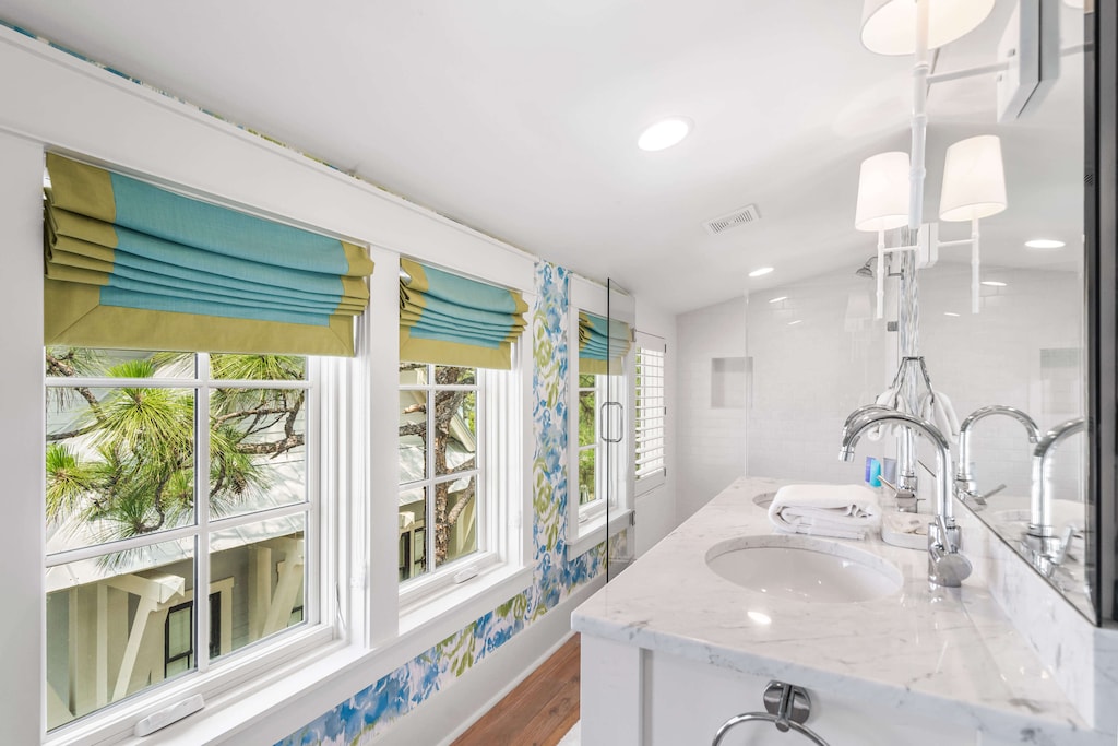 Kids Loft ensuite bath