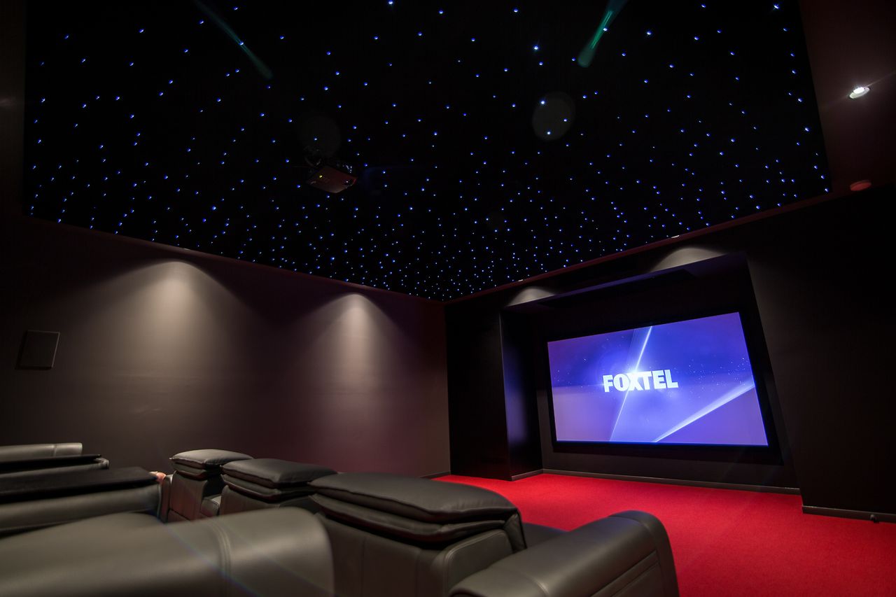 Somers Sanctuary | Clifftop Luxury with Pool & Sauna