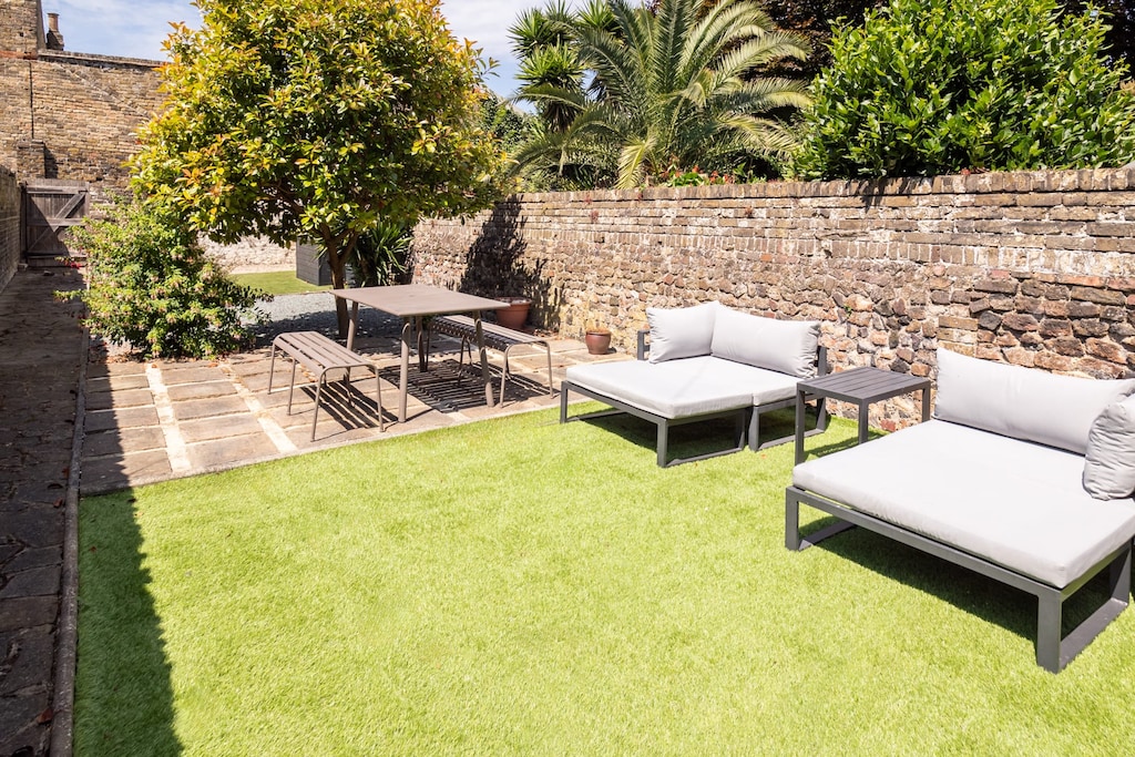 Prince Albert, Margate - Host & Stay