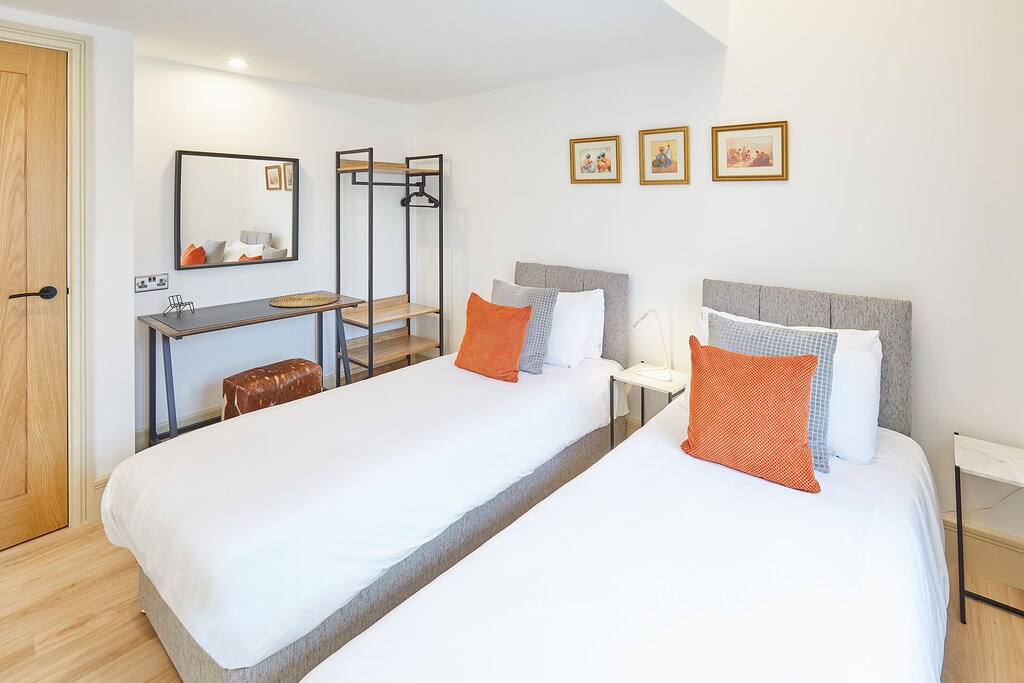 Sunshine Cottage, Preston-under-Scar - Host & Stay