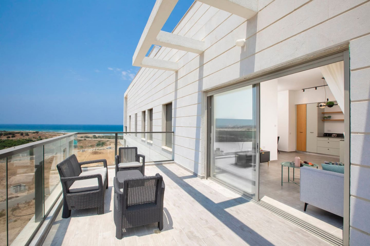 Property Image 1 - Chic Sea View Balcony Escape