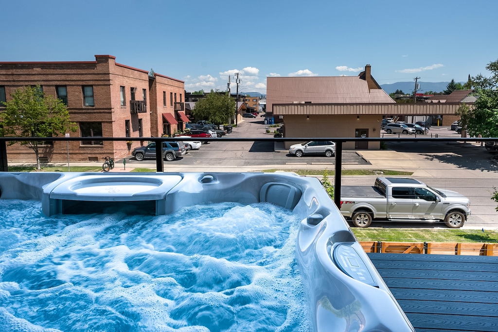 Hot Tub | Good Medicine Luxury Masterpiece - Upper Level