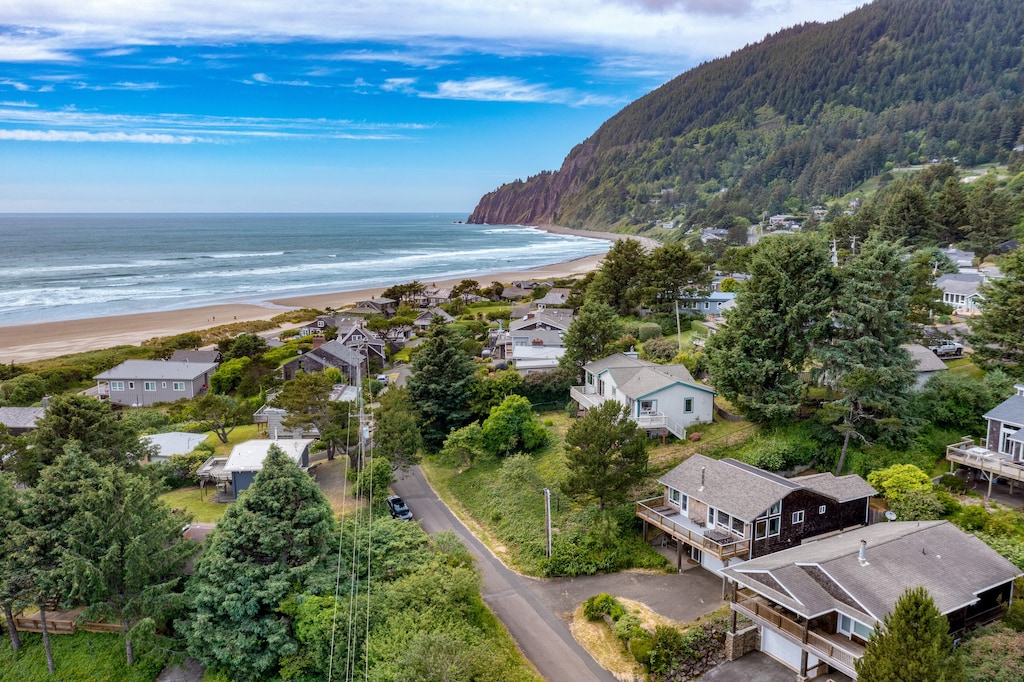 Scenic neighborhood with easy access to the ocean.