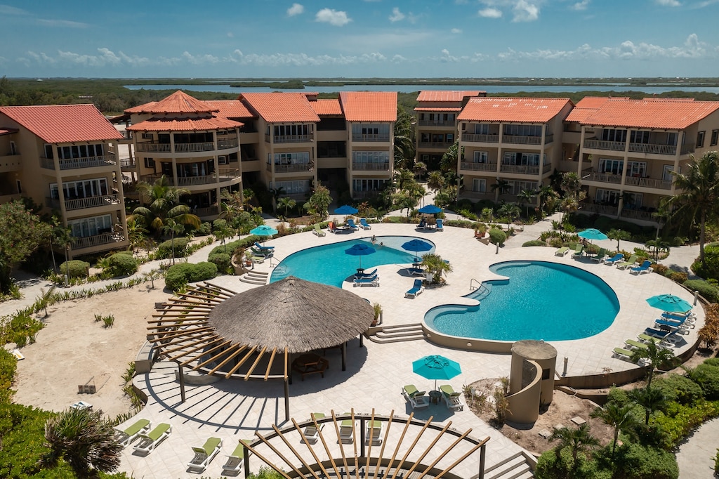 Condo at oceanfront Residences at Barrier Reef Resort