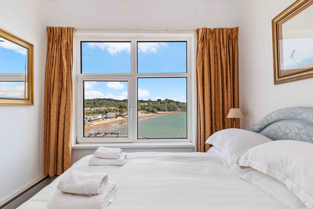 Sea Views, Harbour Views, Terrace, Parking