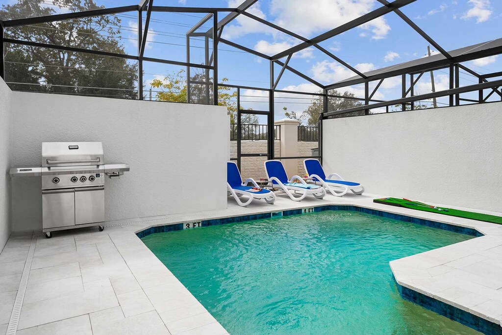 Private Pool & Patio