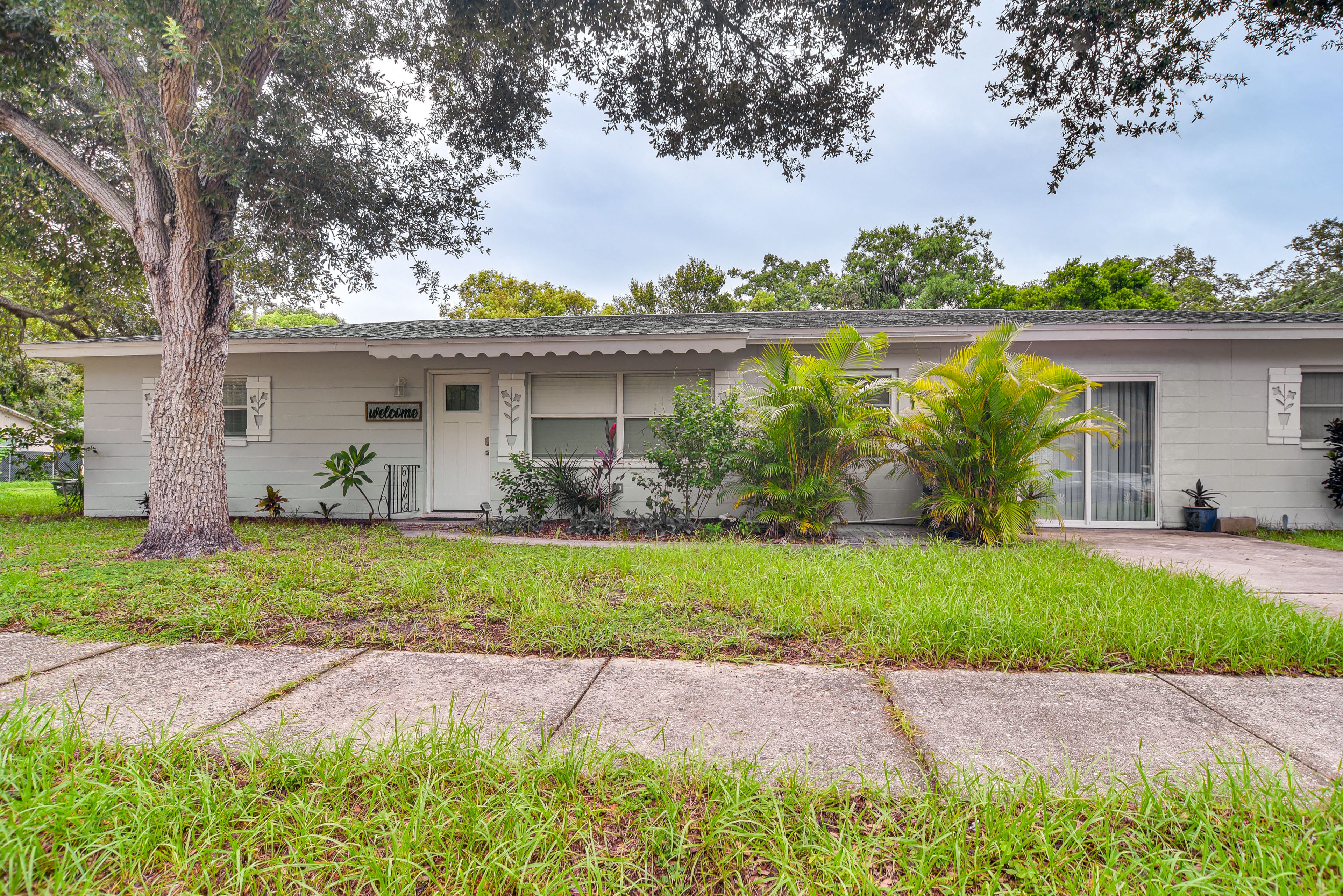 Largo Duplex w/ Patio, Near Beaches & Dining!