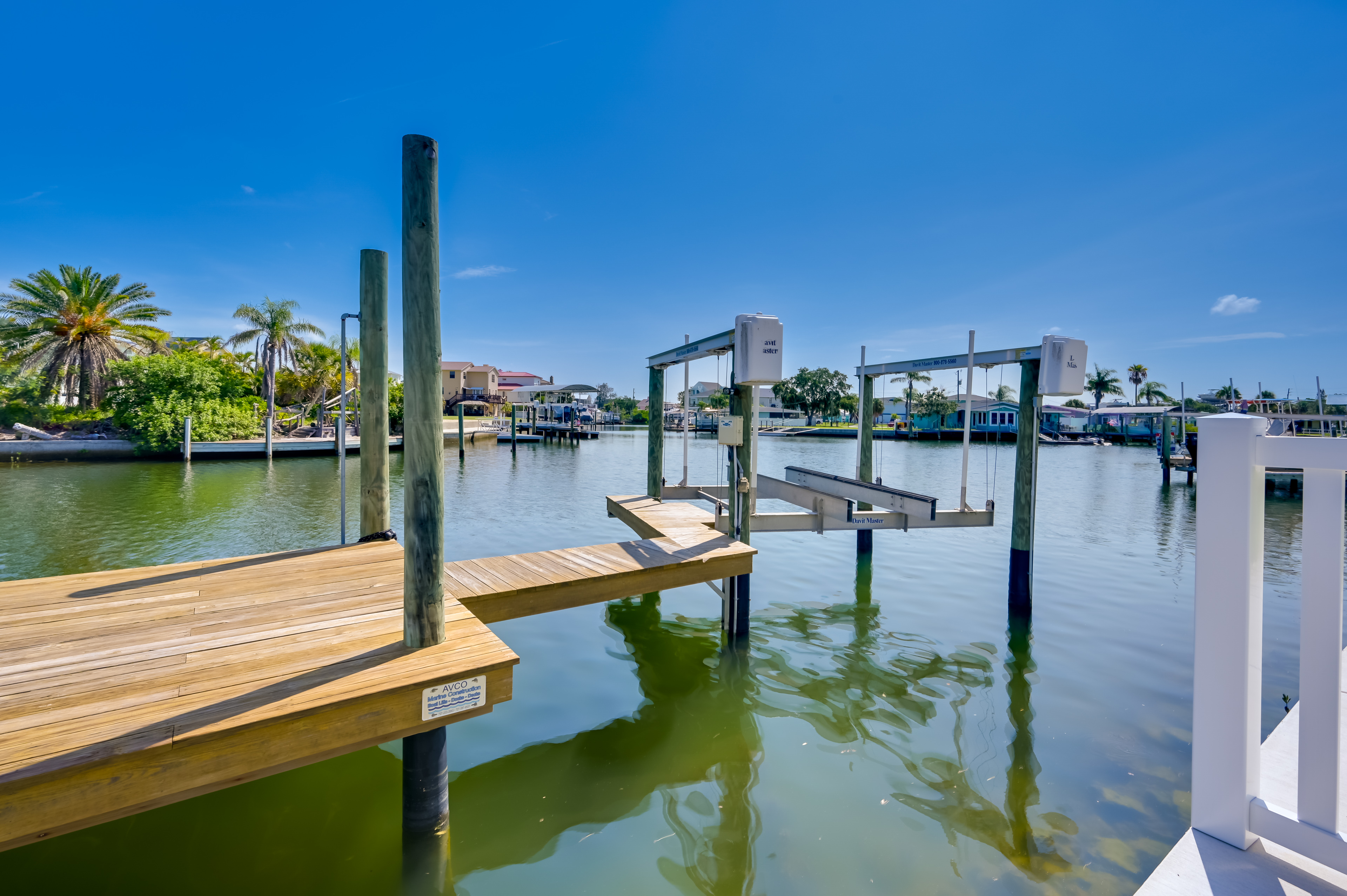 Chic Hudson Townhome: Walk to the Beach!