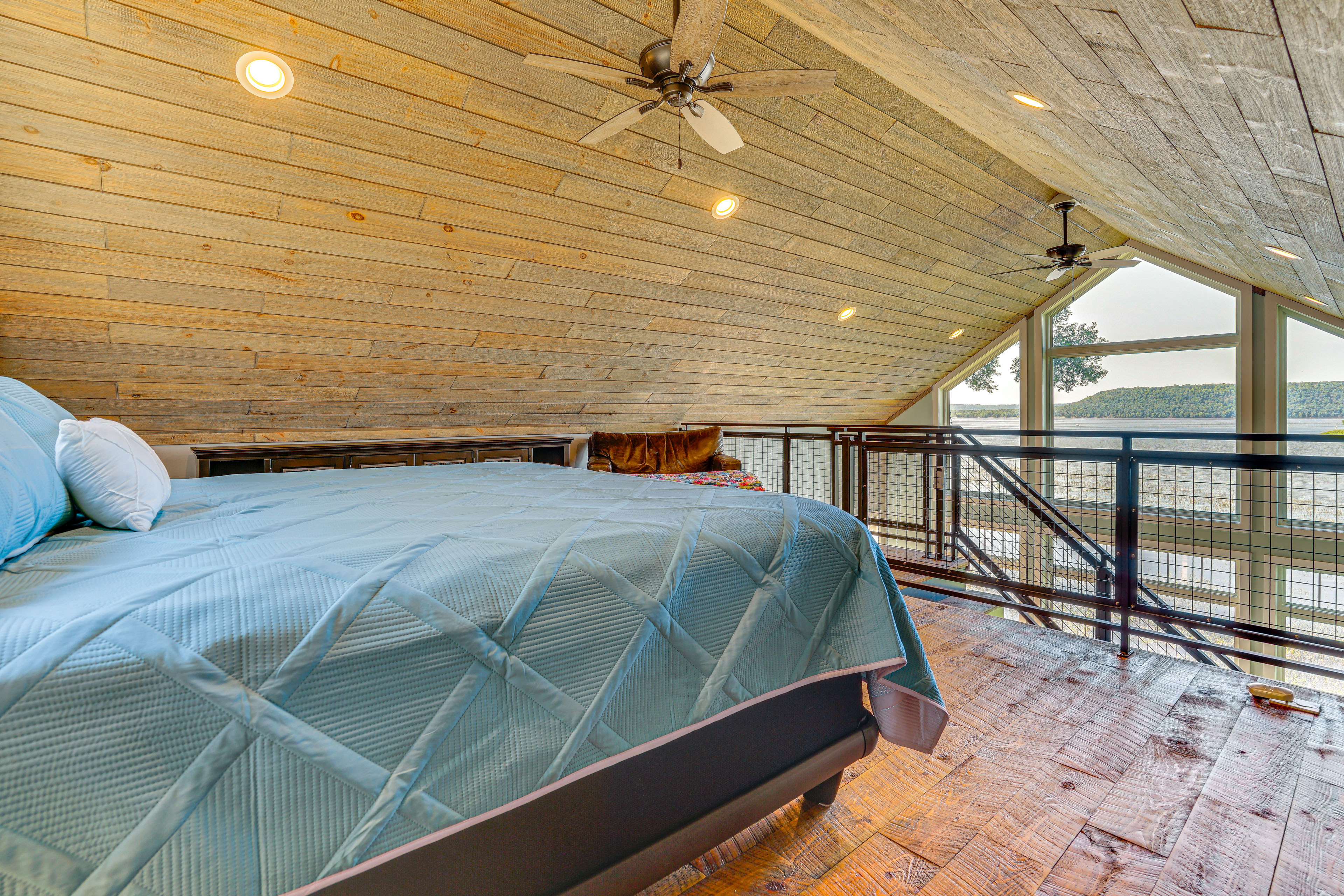 Maiden Rock Cottage w/ Fire Pit & Lake Pepin Views