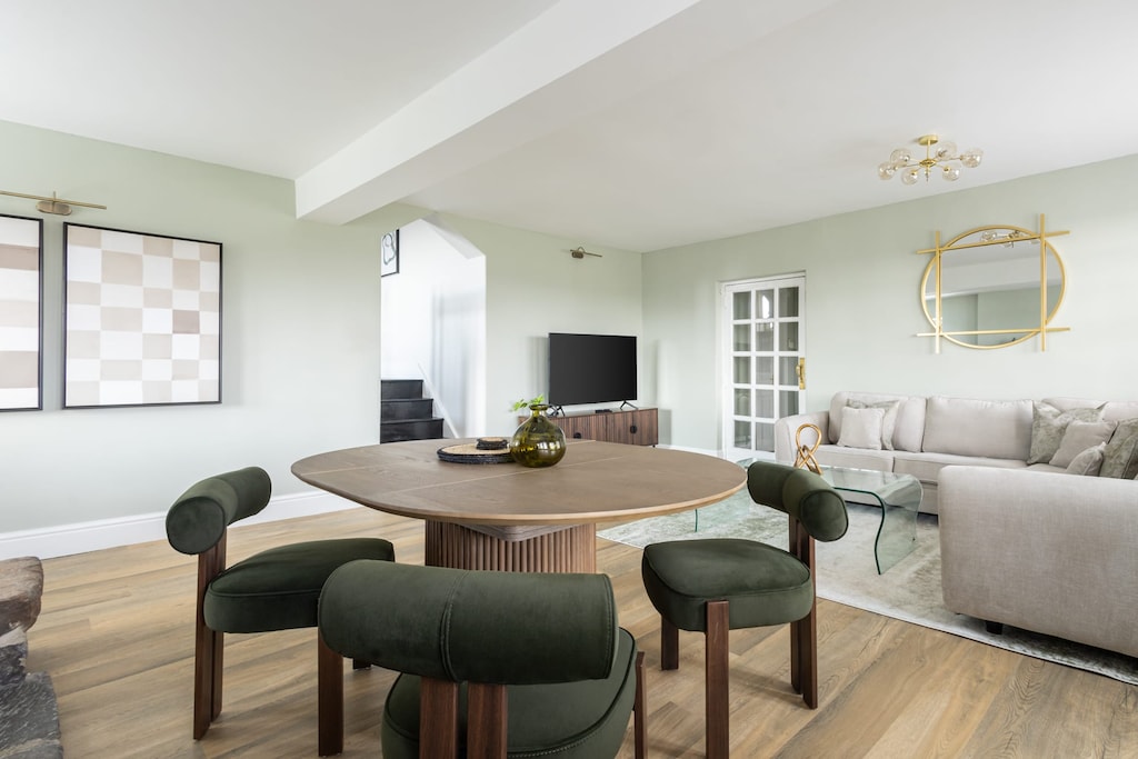 Caedmons View, Whitby - Host & Stay