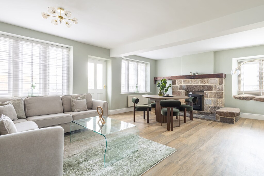 Caedmons View, Whitby - Host & Stay