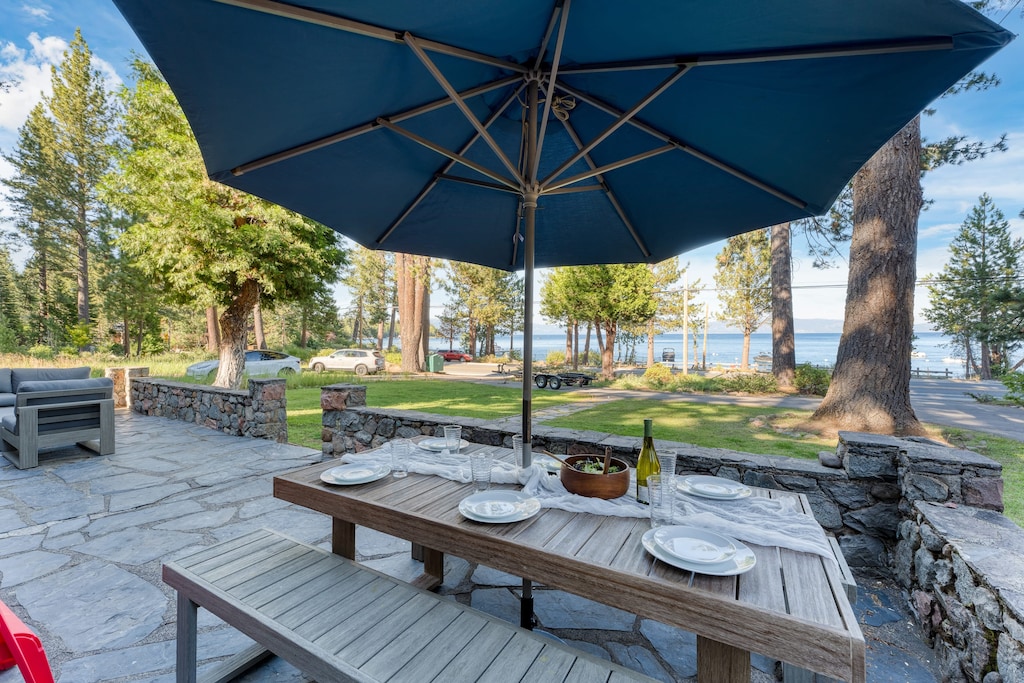 Dine alfresco with a lake view!
