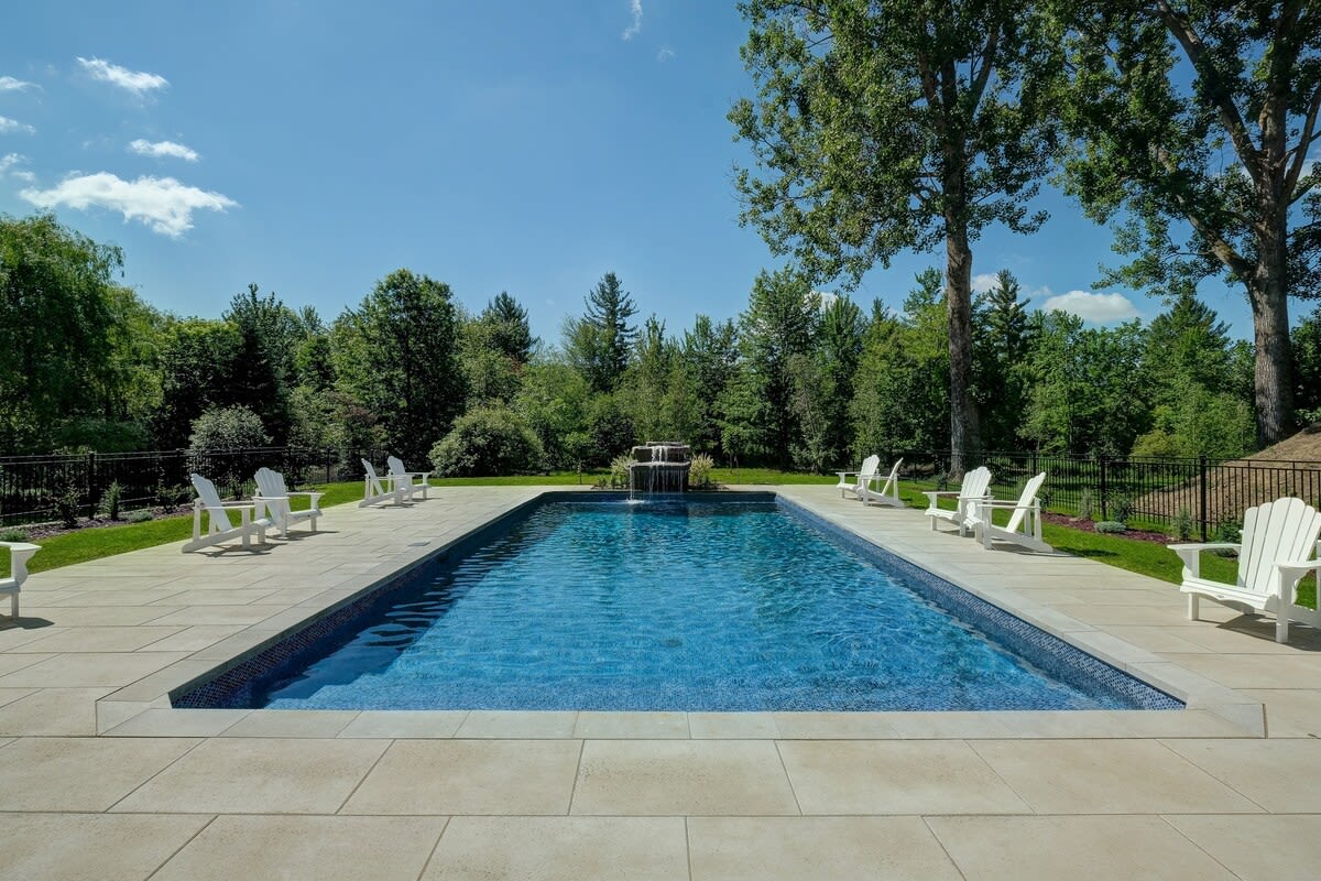 piscine ouverte de 11h à 21h du 1er juin au 15 septembre 