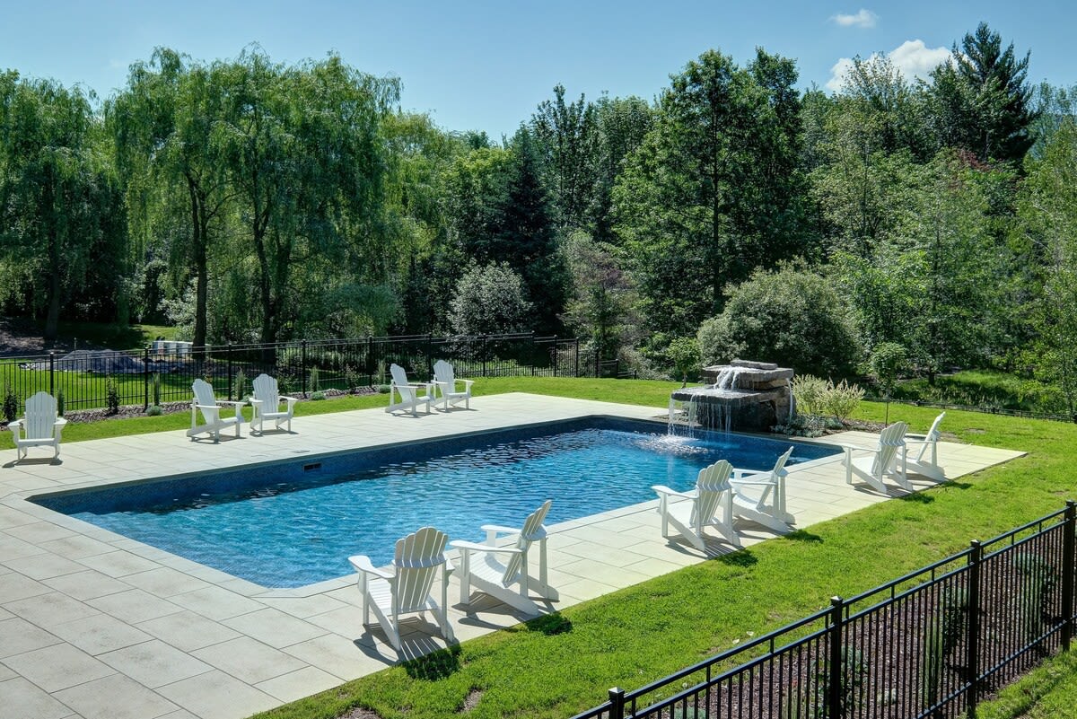 piscine ouverte de 11h à 21h du 1er juin au 15 septembre