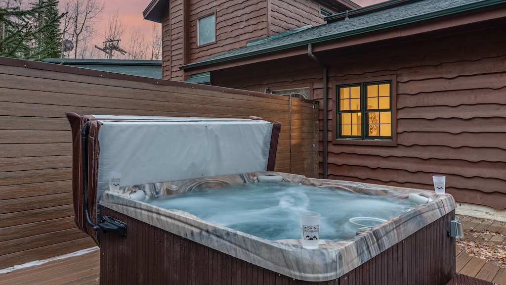 Apex Lodge North Side: Hot Tub