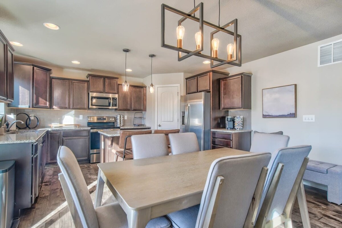 Create Culinary Delights in Our Well-Equipped Kitchen and Share Memorable Meals at the Gorgeous Dining Table. Bask in the Spaciousness and Beautiful Lighting for an Exceptional Dining Experience. Create Culinary Delights in Our Well-Equipped Kitchen and Share Memorable Meals at the Gorgeous Dining Table. Bask in the Spaciousness and Beautiful Lighting for an Exceptional Dining Experience.