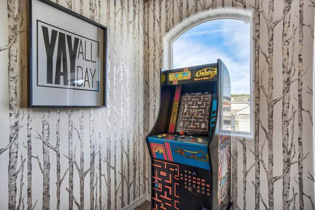 Have a Blast with Our Pac-Man Arcade Machine – Fun for All Ages!