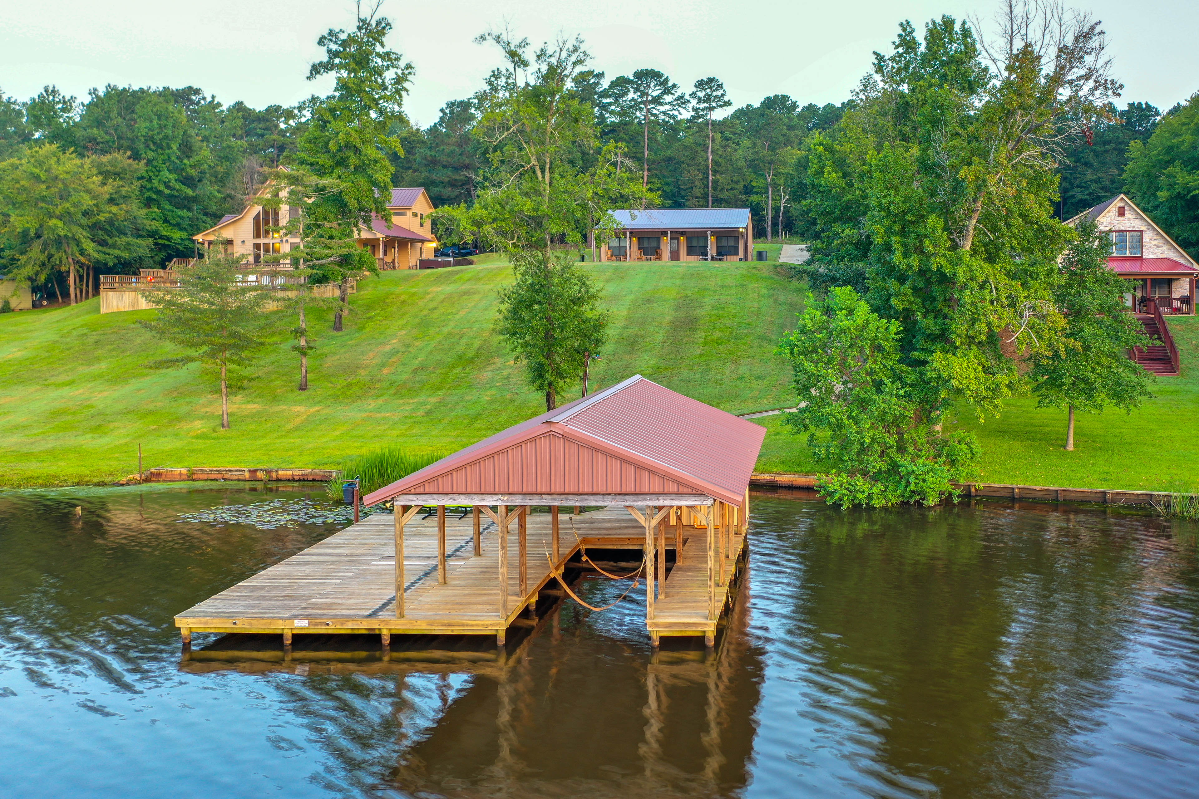 Property Image 2 - Quiet Lake Gladewater Getaway w/ Dock & Kayaks!