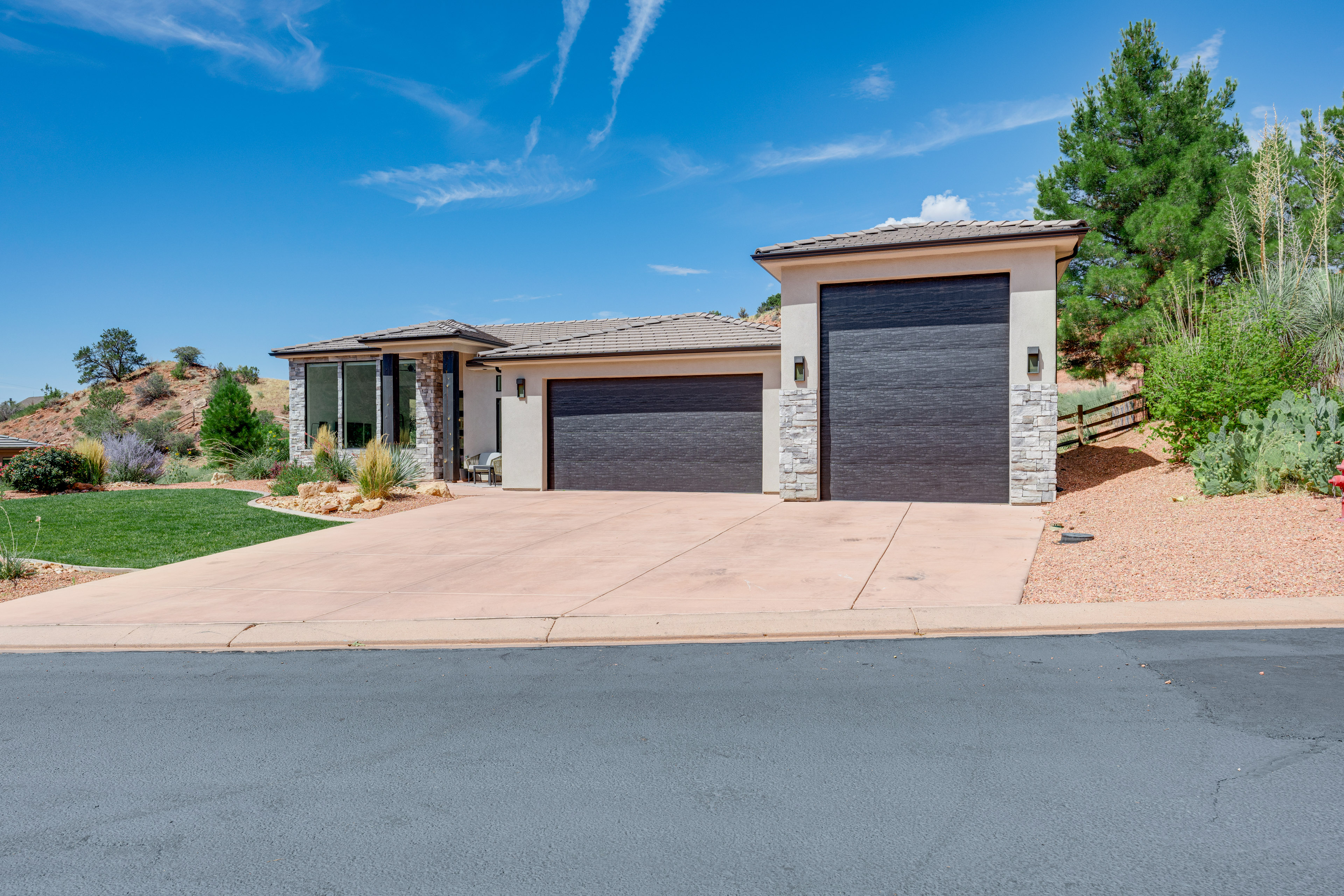 Gorgeous Kanab Home: Canyon Views & Pool Access!