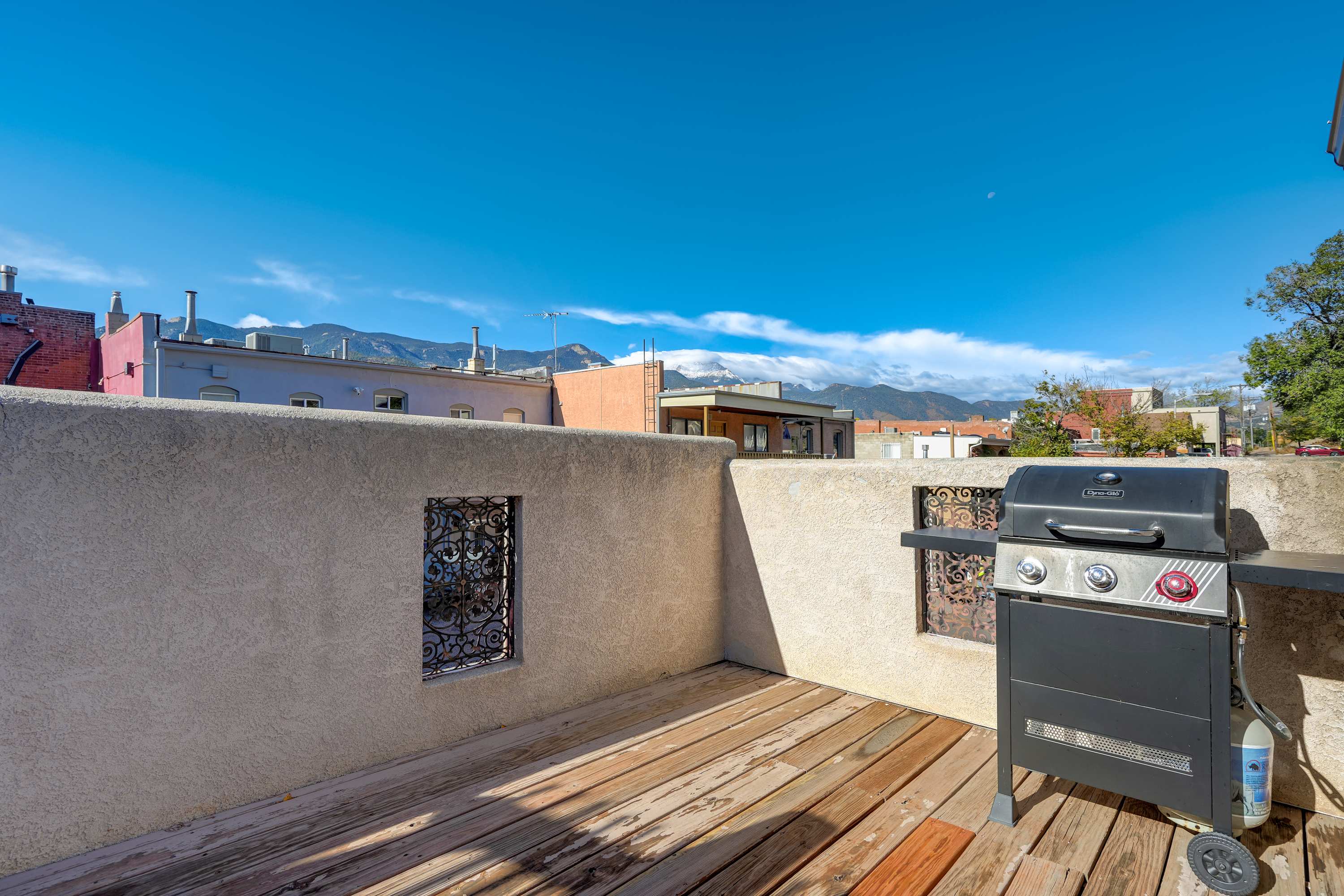 Rooftop BBQ grill with stunning mountain views—ideal for outdoor cooking and dining.