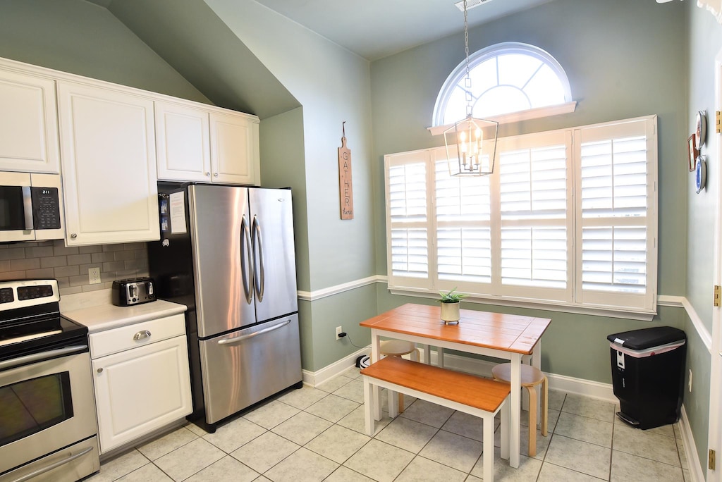kitchen/breakfast nook