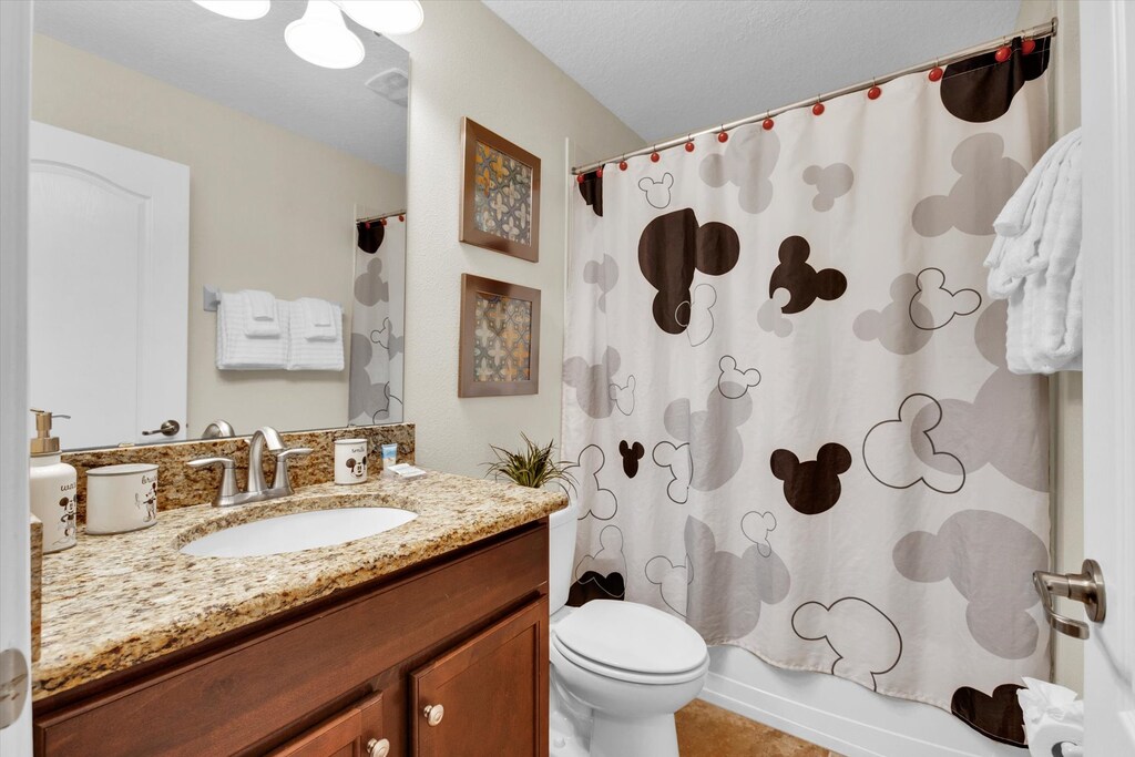 Hall Bathroom 4 Upstairs
Tub/Shower Combo