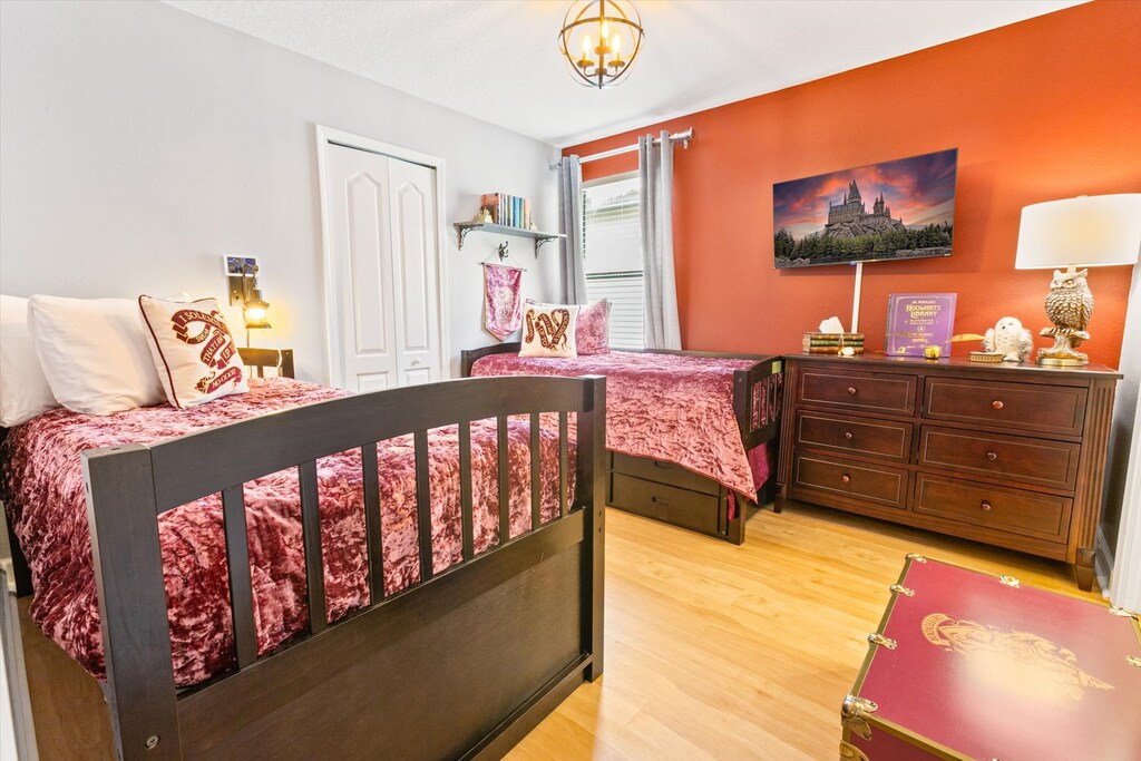 Two Twins + Twin Trundle Bedroom 4, Upstairs
40" Roku TV